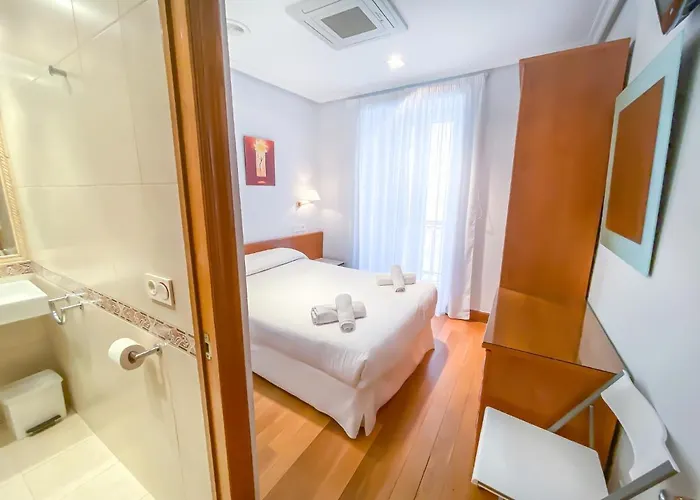 Turisticas Ayuntamiento 招待所 3*